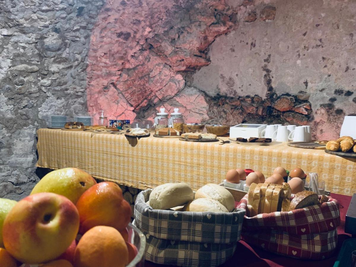 Colle Ameno Room And Breakfast ロヴェレート エクステリア 写真